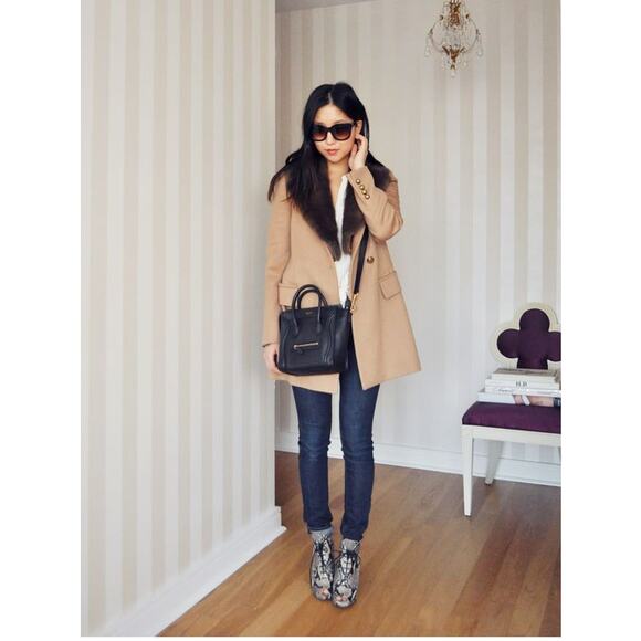 Michael Kors Hamilton Travel Mini Crossbody |  Black Leather | Gold Chain Accent - Picture 8 of 16